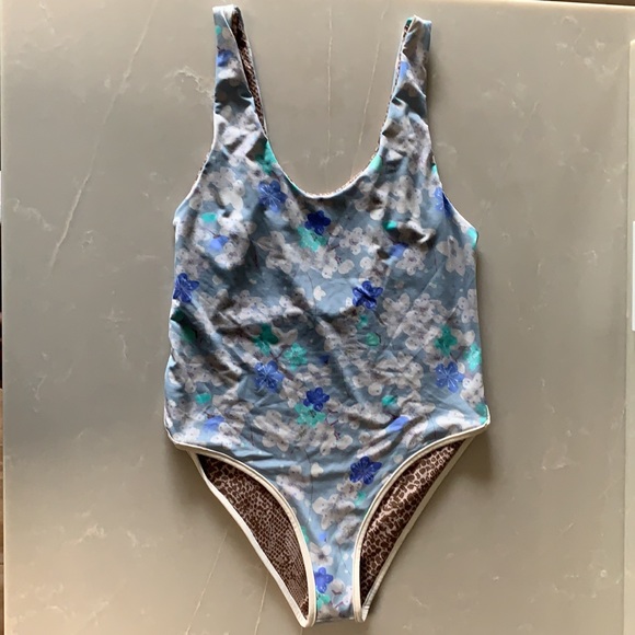 Acacia 2019 Blue cherry Palm Springs has liner - Picture 1 of 2